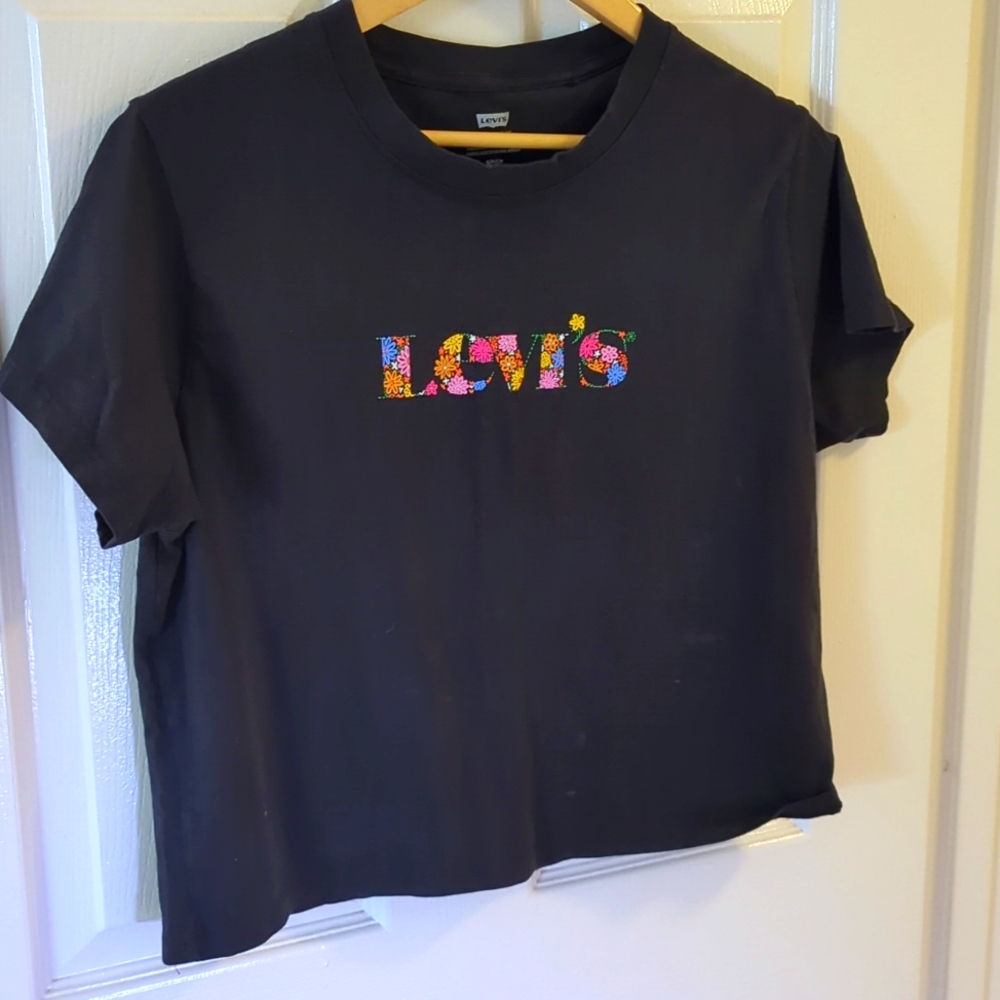 Levi's boxy cut tee shirt